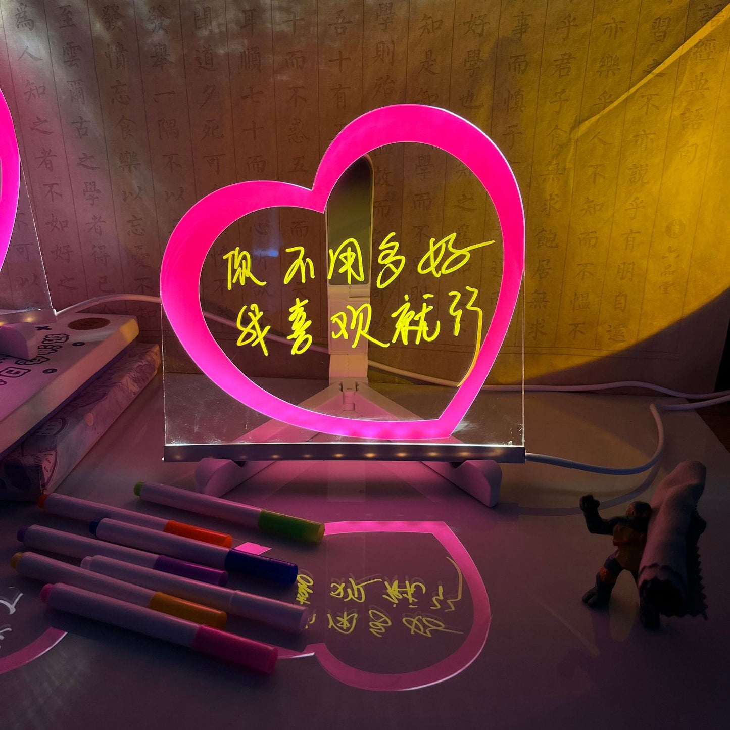 Tableau lumineux coloré à brancher pour écrire à la main - Ambiance de bureau - Écriture manuscrite - DIY